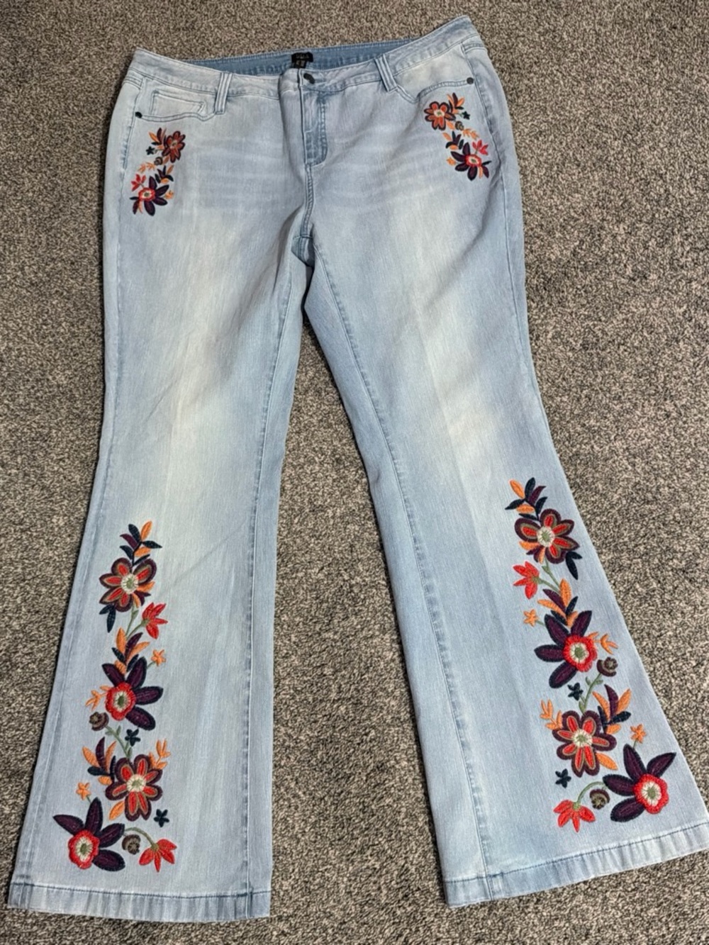 G.I.L.I light wash Jeans Embroidered detail women’s size 18W bootcut
